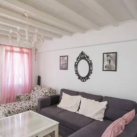 Charming Cycladic-style In Mykonos Old Town Apartment